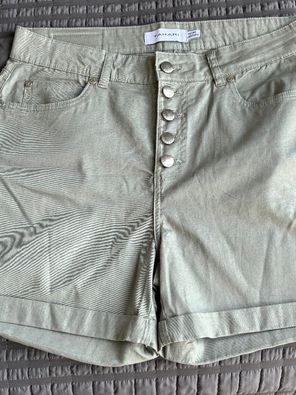 Tamari size 10 NWOT Sage Green shorts